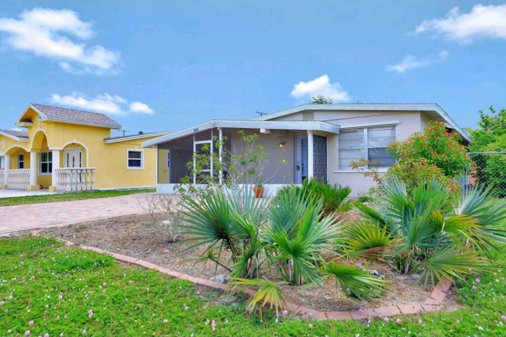 Comfy 3 Bedroom With Parking & Close To Everything Naples Exterior foto